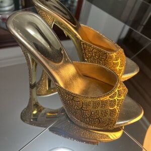 **Golden Glamour: Sparkling New Mules for a Dazzling Entrance!**
